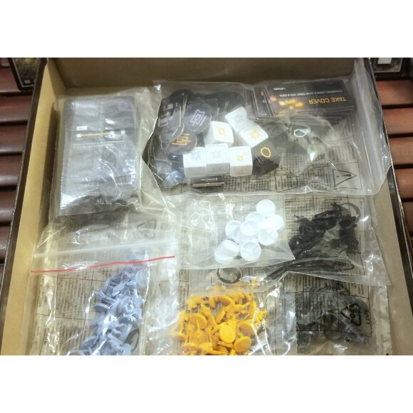 RISK: Battlefield Rogue 2013 Hasbro Strategy Board Game Complete - Picture 5 of 5